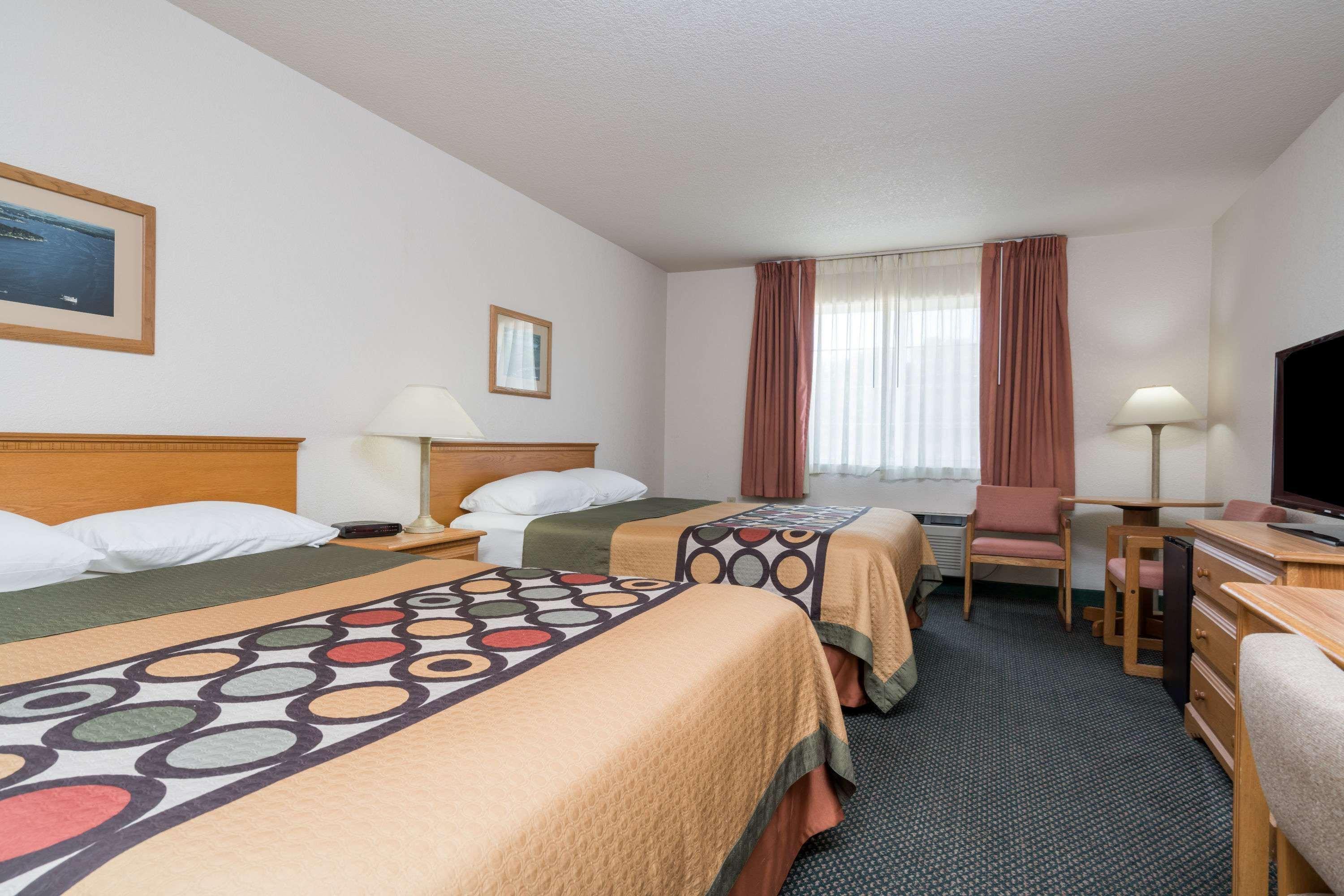 Hotel Super 8 By Wyndham Sheldon Exteriér fotografie