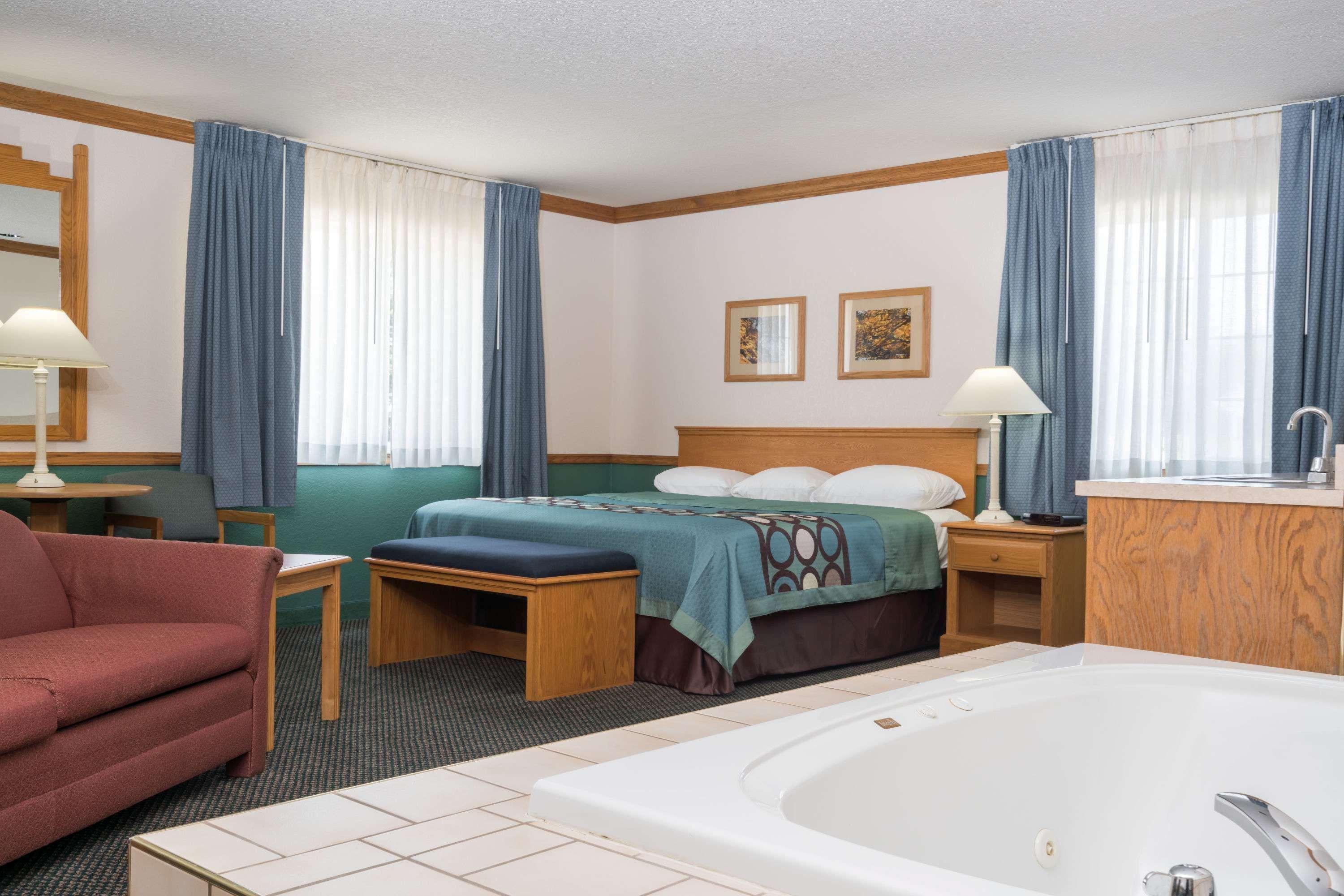 Hotel Super 8 By Wyndham Sheldon Exteriér fotografie